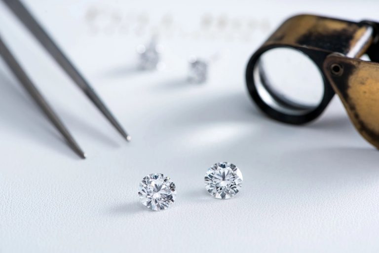 GIA鑽石等級全攻略：鑽石獨特的硬度、光澤與稀有性，成為製作高級珠寶飾品的理想材料。