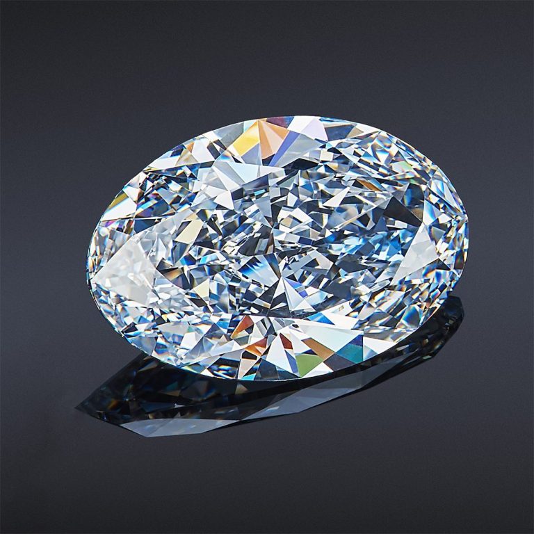 GIA鑽石等級全攻略：橢圓形切工的鑽石表面積更大，即使是相同的克拉數，也會顯得更奢華。